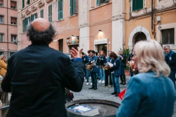 Renato Marengo "dirige" la Banda Giacomo Puccini (Foto di Giulia Cerri)