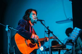 Manifesto (Foto di Giulia Cerri)