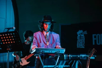 Manifesto (Foto di Giulia Cerri)