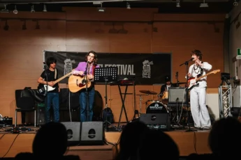 Manifesto (Foto di Giulia Cerri)